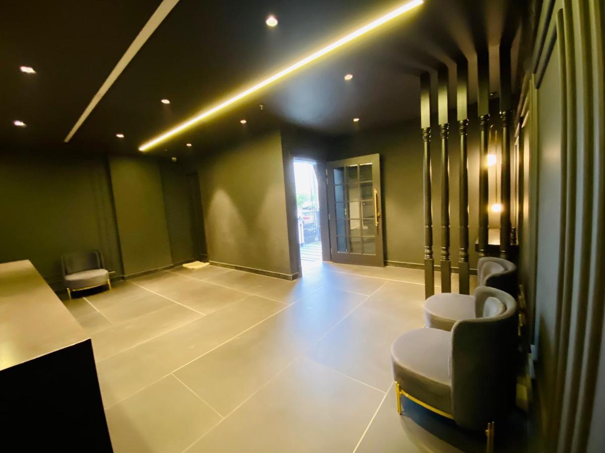 Hotel Madhav'S Lap Of Luxury Moradabad Exterior foto