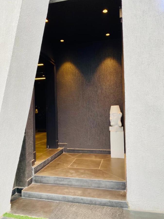 Hotel Madhav'S Lap Of Luxury Moradabad Exterior foto